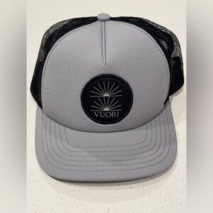 Vuori The Rise The Shine Trucker Hat - Gray/Black Snapback